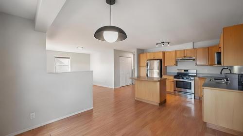 26-7915 Hespeler Road, Summerland, BC - Indoor Photo Showing Kitchen