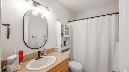 26-7915 Hespeler Road, Summerland, BC - Indoor Photo Showing Bathroom