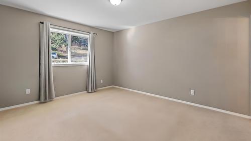 26-7915 Hespeler Road, Summerland, BC - Indoor Photo Showing Other Room