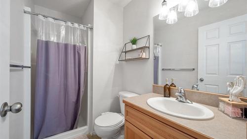 26-7915 Hespeler Road, Summerland, BC - Indoor Photo Showing Bathroom