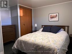 lower level bedroom - 