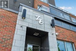 Welcoming entrance with great curb appeal - 
