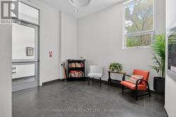 Bright and spacious main lobby - 