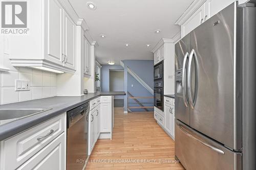 Kitchen with built-in oven - 1799 Dorset Drive, Ottawa, ON 