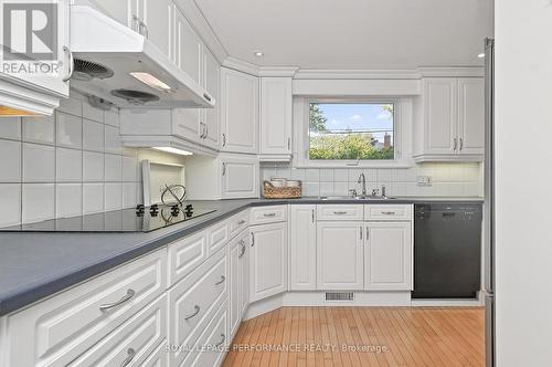 Kitchen with built-in cooktop - 1799 Dorset Drive, Ottawa, ON 