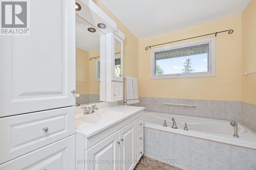 Primary ensuite - 1799 Dorset Drive, Ottawa, ON 