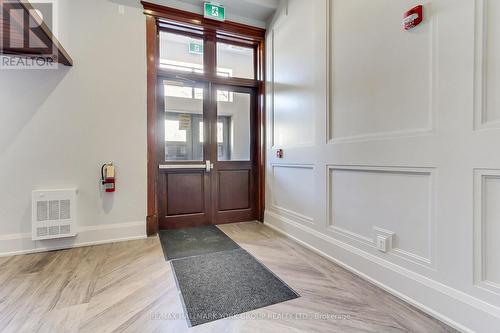 203 - 400 Park Avenue, Newmarket, ON 