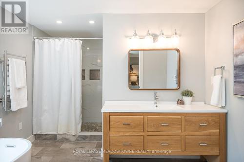 Beautiful custom built vanity - 11276 Amos Drive, Milton, ON 