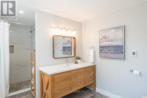 Large walk in shower - 11276 Amos Drive, Milton, ON 