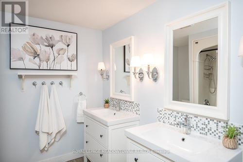 Updated main upper bath with double vanities - 11276 Amos Drive, Milton, ON 