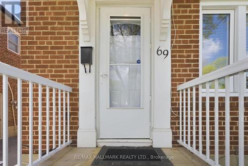 69 Thursfield Crescent, Toronto, ON 