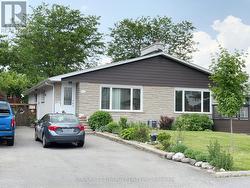 2 - 1236 CLYDE AVENUE Ottawa, ON K2C 1Y4