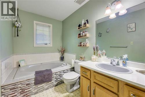706 Esser Crescent, Sarnia, ON 