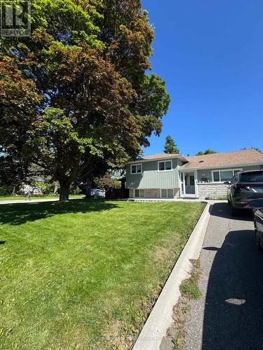 33 FLOWERTOWN AVENUE  Brampton, ON L6X 2K4