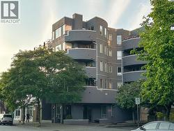 101 120 E 2ND STREET North Vancouver, BC V7L 1C3
