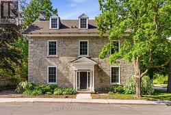 35 MACKAY STREET  Ottawa, ON K1M 2B2