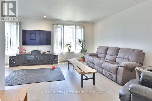 11 Lynwood Drive, Hamilton, ON 