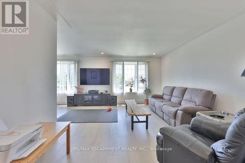 11 Lynwood Drive, Hamilton, ON 