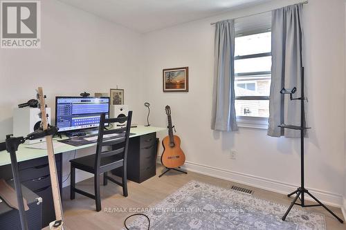 11 Lynwood Drive, Hamilton, ON 