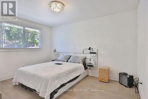11 Lynwood Drive, Hamilton, ON 
