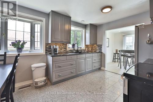 11 Lynwood Drive, Hamilton, ON 