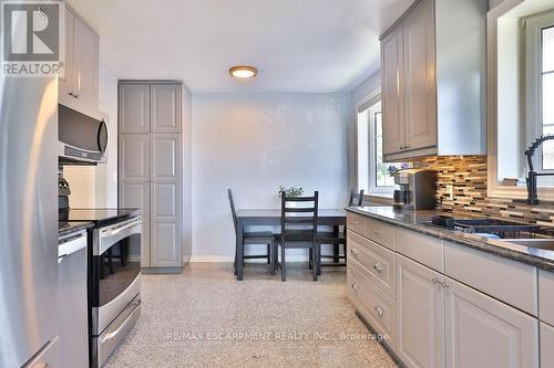 11 Lynwood Drive, Hamilton, ON 