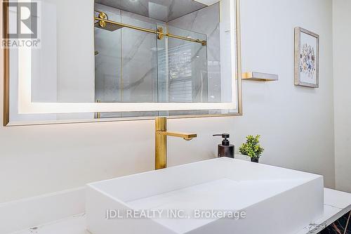 15 Crossburn Drive, Toronto, ON 