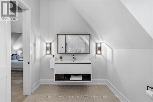 489 Lakeshore Road W, Oakville, ON 