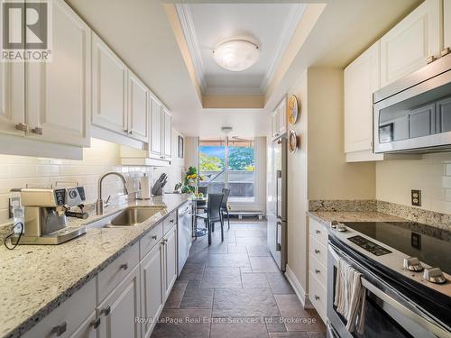 310 - 415 Locust Street, Burlington (Brant), ON - Indoor Photo Showing Kitchen With Upgraded Kitchen
