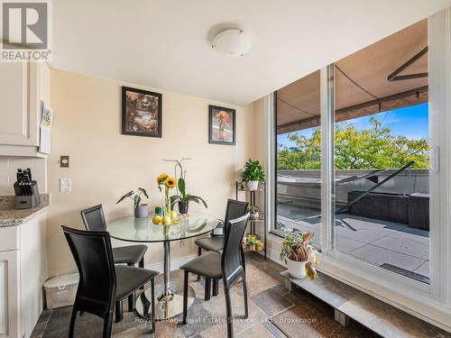 310 - 415 Locust Street, Burlington (Brant), ON - Indoor Photo Showing Dining Room