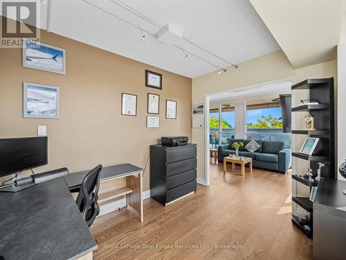 Spacious Den - 310 - 415 Locust Street, Burlington (Brant), ON - Indoor
