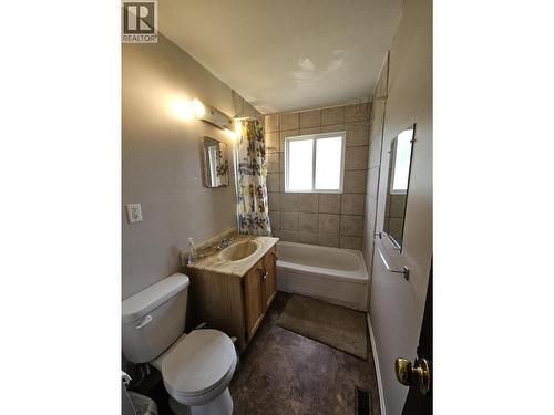 4756 Wabi Crescent, Chetwynd, BC - Indoor Photo Showing Bathroom