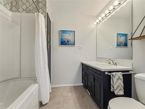 En suite - 178 Daly Crescent, Brandon, MB - Indoor Photo Showing Bathroom