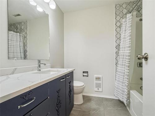 178 Daly Crescent, Brandon, MB - Indoor Photo Showing Bathroom