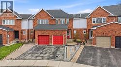 11 TOMAHAWK Drive Grimsby, ON L3M 5G4