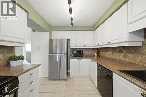 11 Tomahawk Drive, Grimsby, ON - Indoor Photo Showing Kitchen