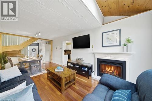 11 Tomahawk Drive, Grimsby, ON - Indoor Photo Showing Living Room With Fireplace