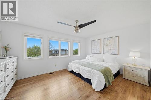 11 Tomahawk Drive, Grimsby, ON - Indoor Photo Showing Bedroom