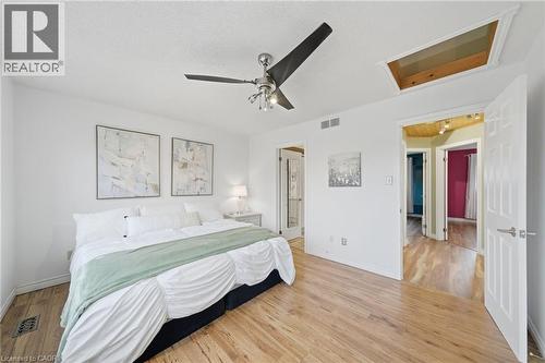 11 Tomahawk Drive, Grimsby, ON - Indoor Photo Showing Bedroom