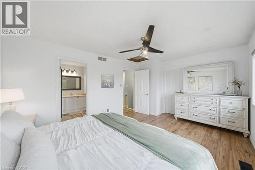11 Tomahawk Drive, Grimsby, ON - Indoor Photo Showing Bedroom
