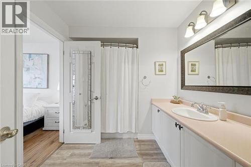 11 Tomahawk Drive, Grimsby, ON - Indoor Photo Showing Bathroom