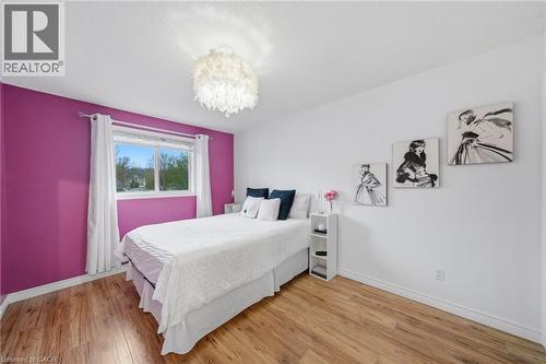 11 Tomahawk Drive, Grimsby, ON - Indoor Photo Showing Bedroom