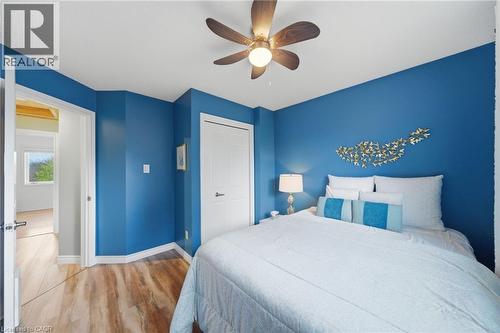 11 Tomahawk Drive, Grimsby, ON - Indoor Photo Showing Bedroom