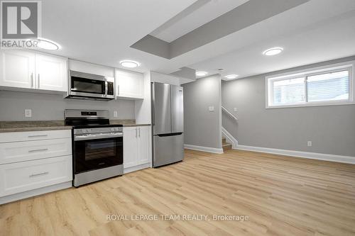 B - 558 Ashbourne Crescent, Ottawa, ON - Indoor Photo Showing Kitchen