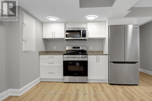 B - 558 Ashbourne Crescent, Ottawa, ON - Indoor Photo Showing Kitchen With Stainless Steel Kitchen