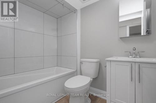 B - 558 Ashbourne Crescent, Ottawa, ON - Indoor Photo Showing Bathroom
