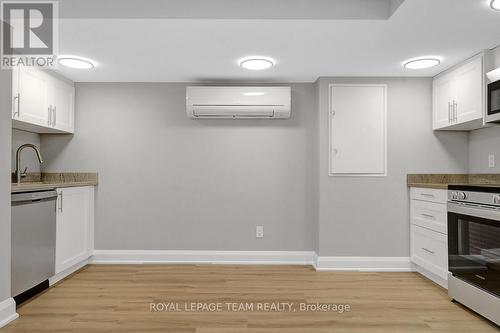 B - 558 Ashbourne Crescent, Ottawa, ON - Indoor Photo Showing Kitchen