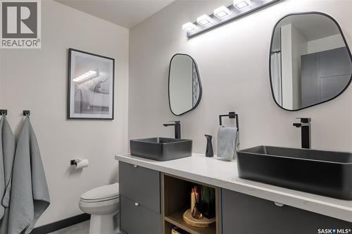 2725 Preston Avenue S, Saskatoon, SK - Indoor Photo Showing Bathroom