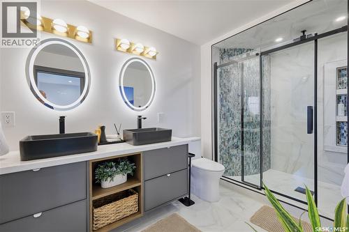 2725 Preston Avenue S, Saskatoon, SK - Indoor Photo Showing Bathroom