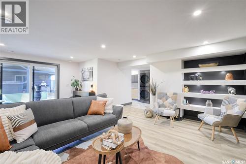 2725 Preston Avenue S, Saskatoon, SK - Indoor Photo Showing Living Room